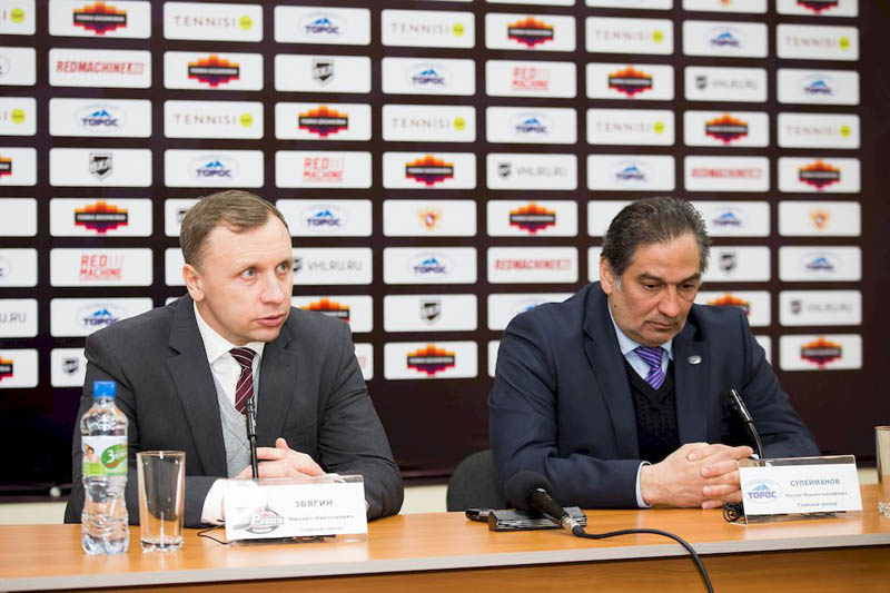 Тренер башкирского хоккейного клуба дисквалифицирован за неприличный жест