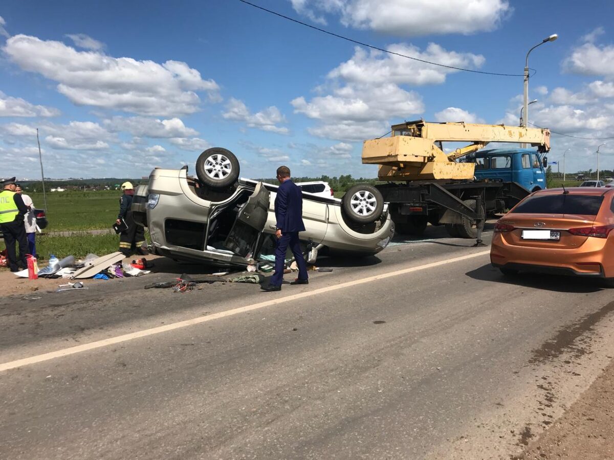 Авария перевернутой машины Джипы