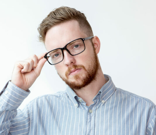 Средство с мужской полки — и очки больше не запотевают: полезный лайфхак для очкариков очки