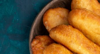 Быстрые пирожки на ряженке за 10 минут: вкуснее, чем у бабушки – рецепт для ленивых