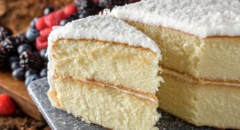 Быстрый десерт на ряженке за 30 минут – так вкусно, что за ушами пищит: шарлотка и бисквит в пролете