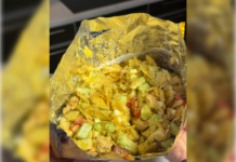 Не попробовал только ленивый: готовим трендовый салат с курицей в пачке чипсов — не нужно марать посуду