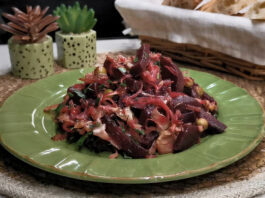 Домашние сметают этот салат за минуты: берем свеклу и вперед готовить — улетает большими тарелками