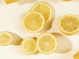 Свежие лимоны сразу отправляем в морозильник: покупаем их килограммами — большая хитрость