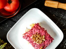У «Шубы» сильный конкурент: готовим свекольный салат с эксклюзивным ингредиентом — никаких слоев и ведер майонеза