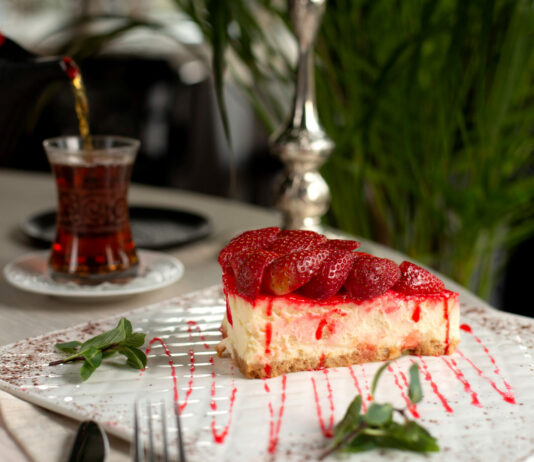 Сметанник как в детстве: забытое нежное лакомство по упрощенному рецепту