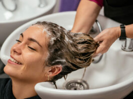 Седина исчезнет, а волосы станут густыми и здоровыми: берем аптечное средство и идем в ванную — парикмахеры останутся без работы