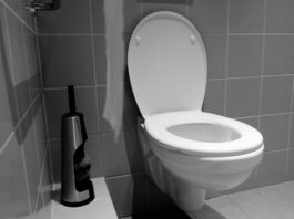 Половина чайной ложки на 1 стакан — и унитаз как новый: налет и ржавчина уйдут за минуту Унитаз, туалет