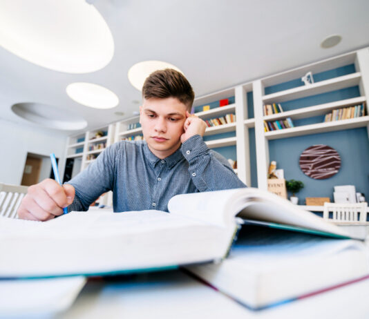 В Башкирии студент ответил на звонок и потерял более 200 тысяч рублей