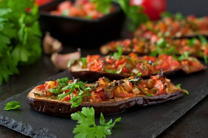 baked-eggplant-with-tomatoes-garlic-paprika_2829-8506