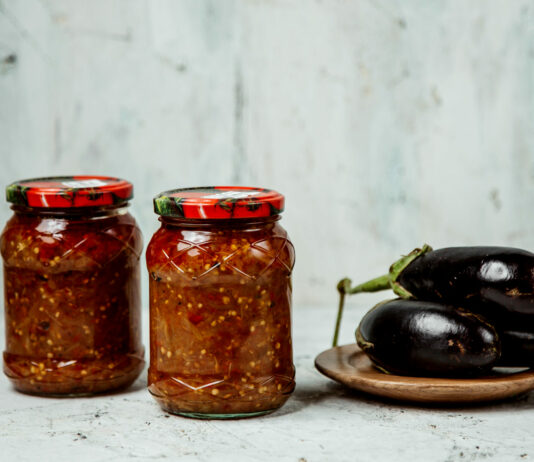 2 хитрости — и крышки на банках с консерваций не ржавеют: хранятся годами в погребе чистые и опрятные