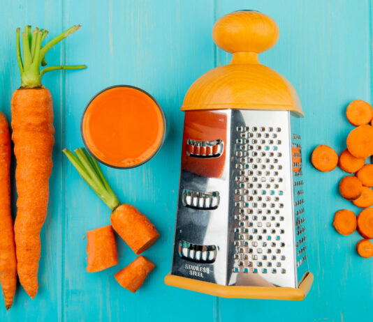 Как наточить кухонную терку за 1 минуту грошовым материалом: лезвия острее скальпеля — даже бабушкина терка «обновилась»