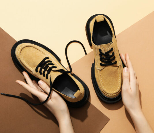 Как избавить обувь от зловония без стирки: ни уксус, ни перекись не спасут — есть более эффективный бесплатный метод Обувь, стельки