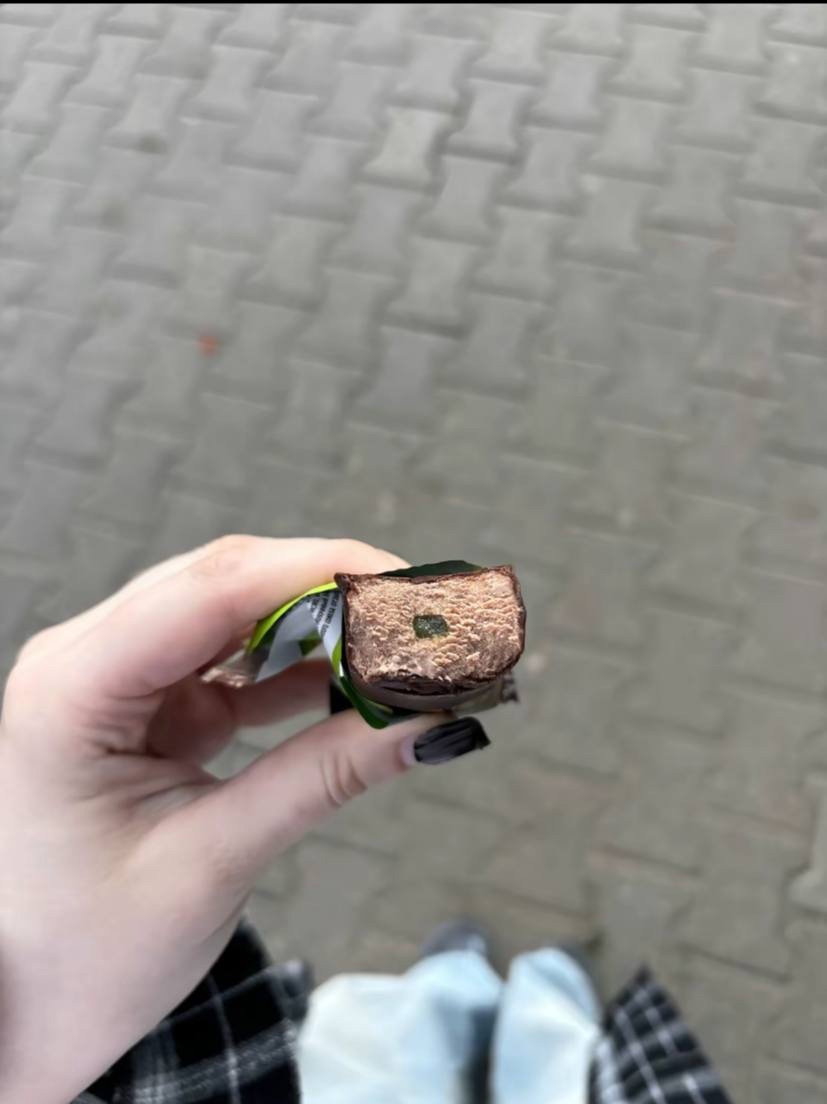 В Уфе девушка купила сырок с дубайским шоколадом и оказалась удивлена увиденным