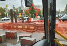 В Уфе из-за провала дороги два популярных маршрута изменили схему движения