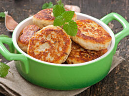 Опытный повар раскрыл секрет сочных и пышных котлет: в фарш надо положить один ингредиент