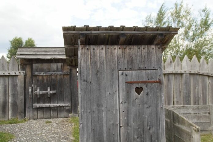 toilet_klo_cottage_outhouse_bach_ritterburg_knight_s_castle_castle_lower_needle_middle_ages-547329.jpg!s2
