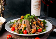 Салат «Радость мужа» готовим каждые выходные — ест и оторваться не может, так вкусно