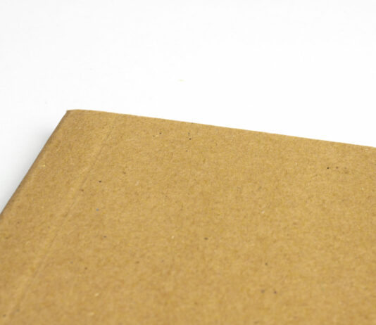 Умные дачники картон никогда не выбрасывают: Везут его на участок коробками, и вот куда девают — 4 простых способа