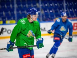 Шелдон Ремпал прилетел в Уфу: звезду «Салавата Юлаева» встречали десятки болельщиков