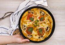 Ужин в 1 посуде за 30 минут: Готовим нежнейшую запеканку с курицей и грибами по-венски