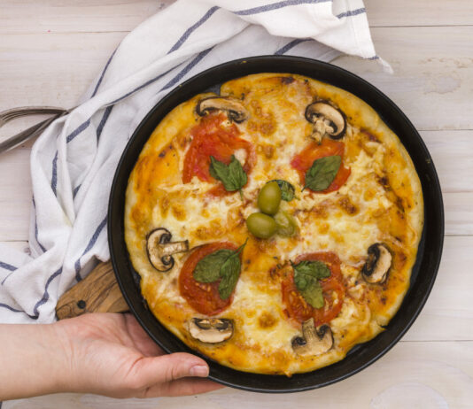 Ужин в 1 посуде за 30 минут: Готовим нежнейшую запеканку с курицей и грибами по-венски