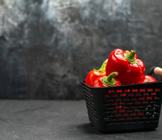 Болгарский перец растим прямо на подоконнике: 2 классных сорта со вкусными плодами