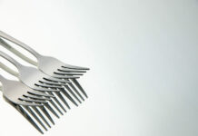 Старые вилки не выбрасываем: везём их на дачу сотнями — и вот зачем, совет от агронома