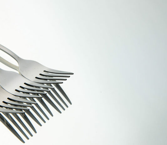 Старые вилки не выбрасываем: везём их на дачу сотнями — и вот зачем, совет от агронома