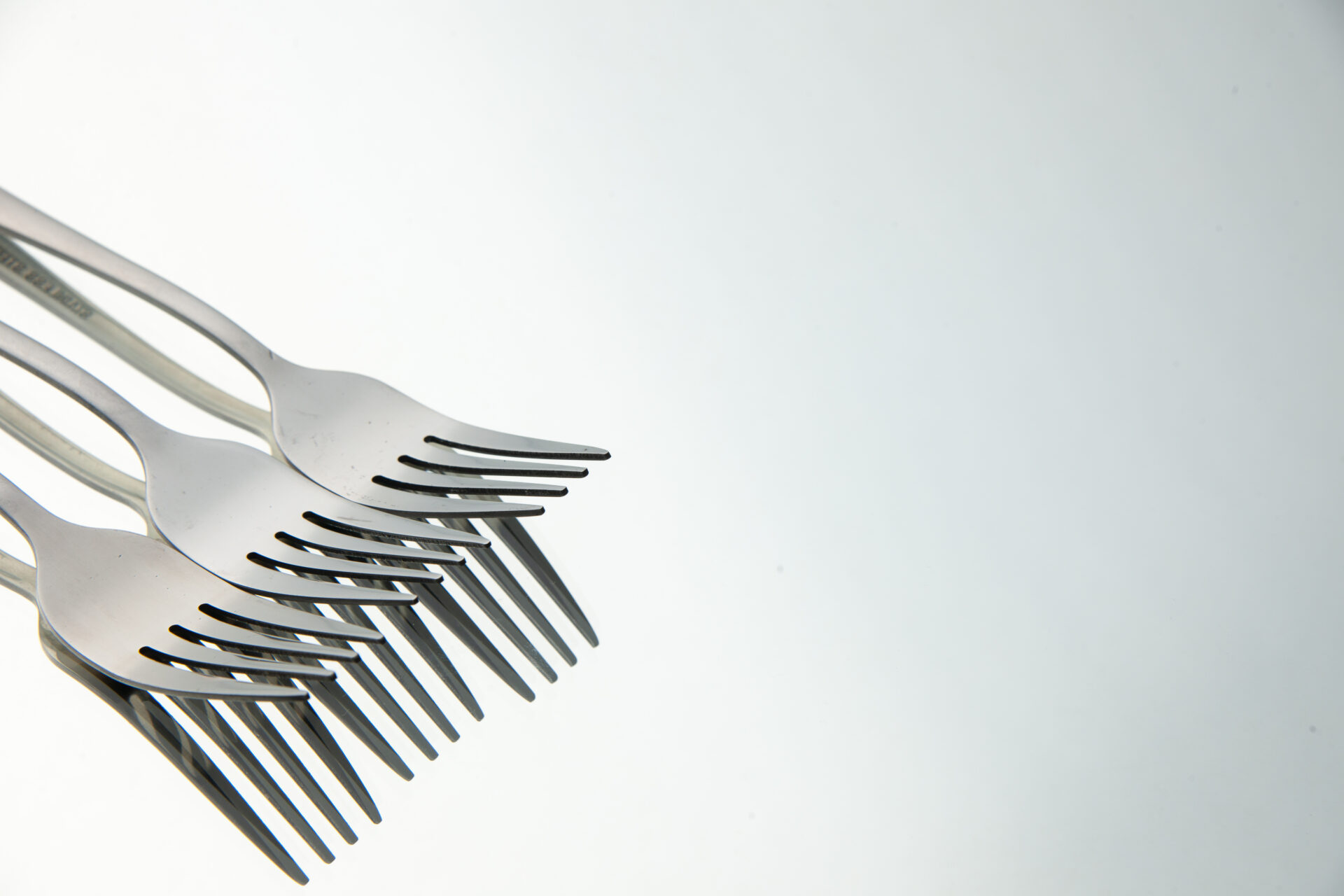 Старые вилки не выбрасываем: везём их на дачу сотнями — и вот зачем, совет от агронома