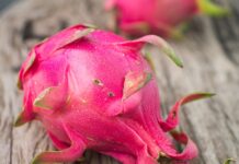 Как почистить питахайю без ножа — так делают в Таиланде: 3 секунды — и сочная свежая мякоть на столе