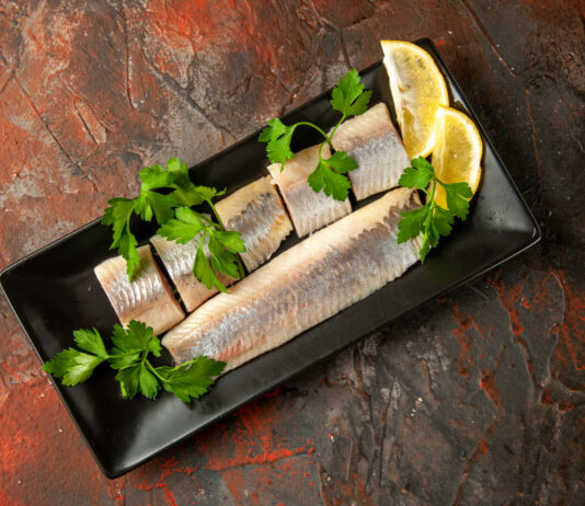 Самая вкусная малосольная скумбрия: Круче горбуши и форели — и всего за 1 ночь, не оторваться