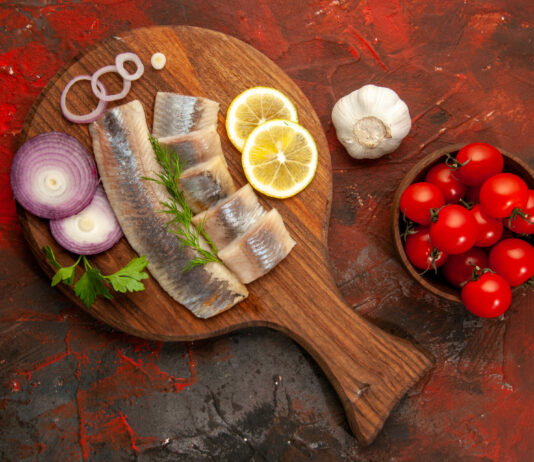 «Сельдь под шубой» теперь забыта: Готовим обалденную закуску «Рыбный ломтик» на Новый Год