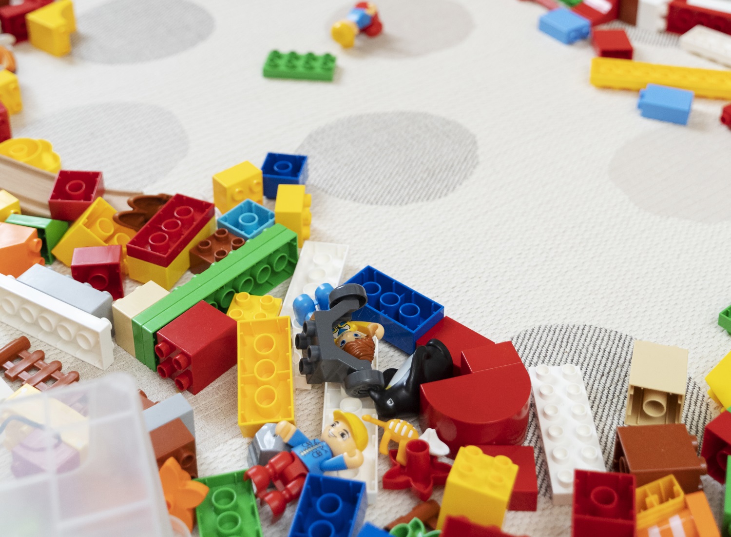 Как помыть лего без лишних усилий — никакой возни с деталями: запихнула в «машинку» — вытащила чистыми