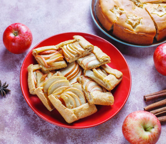 Сладкие тосты с корицей и яблоками: готовятся быстрее заваривания чая — съедят за считаные минуты