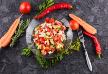 Готовим салат на год Огненной лошади: банальное «Оливье» в сторону — вкусное блюдо для каждого