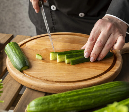 Просто берём огурец: Готовим лёгкие роллы на Новый Год — никакого риса в составе