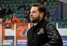 Бывший нападающий «Салавата Юлаева» снес президента прямо на льду