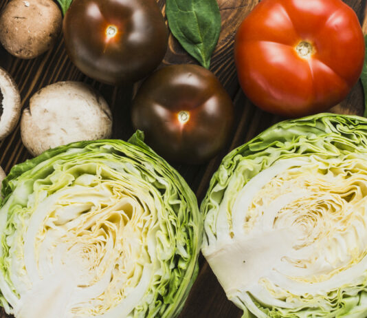 Разрезанный кочан капусты хранится по 2 месяца: Не гниёт и не темнеет — Просто посыпаем его этим, и дело сделано