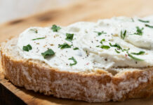 Намазка на хлеб вкуснее красной икры: Каждый Новый Год ставим на стол — улетает миска в 5 минут