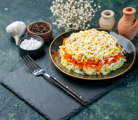 Вместо «Шубы» и «Мимозы»: Готовим салат «Русалочка» на Новый Год