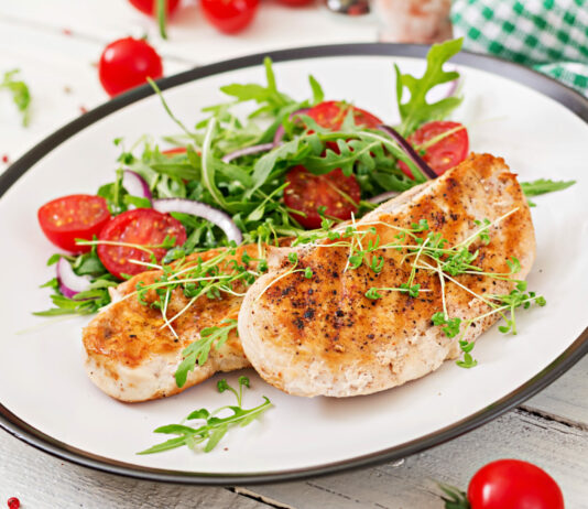 Курицу на масле больше не жарим: Подруга-повариха шепнула классный способ — вкусно и не жирно