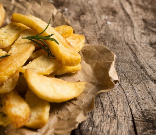 Картошка «По-деревенски» с секретиком — такой вкусной вы точно не ели: И на ужин, и на Новый Год