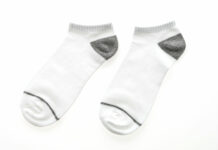 1 действие с затоптанными носками: Они снова белее первого снега — и в магазине такими не были