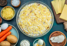 Самый простой слоёный салат на Новый Год: Готовим за 10 минут — варим только яйца