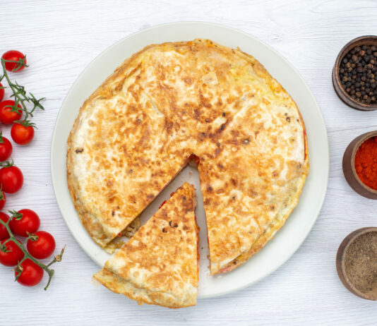 Берём творог и сыр: Готовим вкуснейшую лепёшку на завтрак за 8 минут