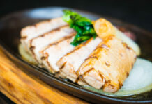 Не берите колбасу в магазине: Приготовьте её дома всего за 1 час — простой рецепт