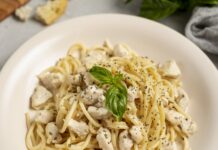 Паста с курицей в сливках — ресторанное блюдо на домашней кухне: готовится проще некуда — и всего за полчаса