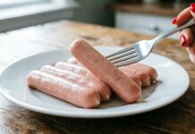 Нужно ли варить сосиски или их можно есть сырыми: в давнем споре поставлена точка