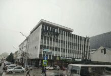 В городе Башкирии улица уходит в ямы из-за «ничьих» большегрузов